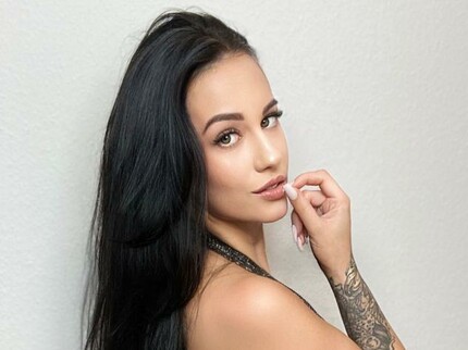 Lola-Candy, 24 Jahre, Pornodarstellerin
