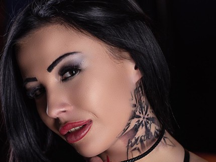 SnowWhite-Inked, 29 Jahre, Pornodarstellerin, aus Freiburg im Breisgau