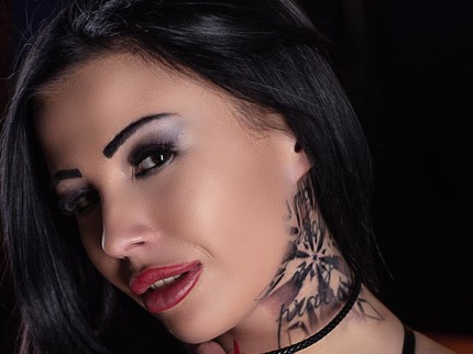 SnowWhite-Inked, 27 Jahre, Pornodarstellerin, aus Freiburg im Breisgau