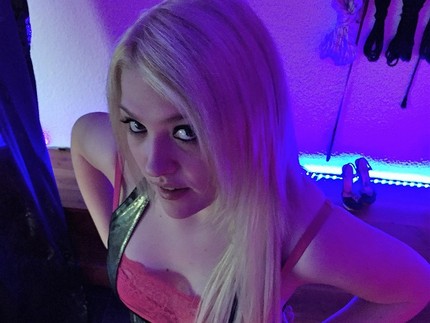 Vicky-Carrera, 29 Jahre, Pornodarstellerin, aus München
