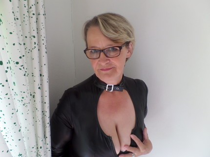 DiereifeBea, 67 Jahre, Pornodarstellerin, aus Laboe